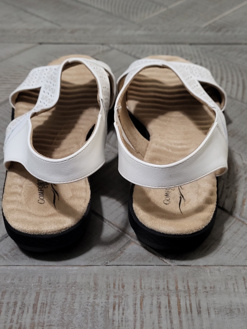 comfortview White Laser-Cut Crossover Slingback Sandals 10W - Picture 3 of 7